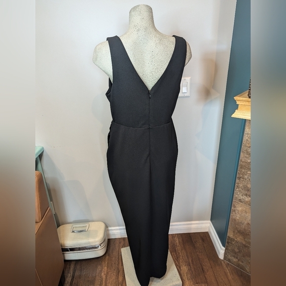 Torrid Maxi Stretch Crepe V-Neck Column Dress Size 12/ 0x NWT - Picture 11 of 13